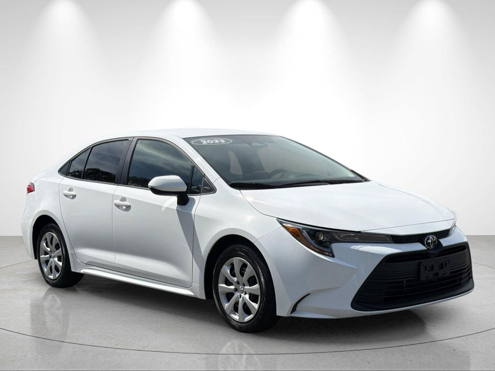 Used 2023 Toyota Corolla LE w/ Carpet Mat Package (TMS) FWD image 7