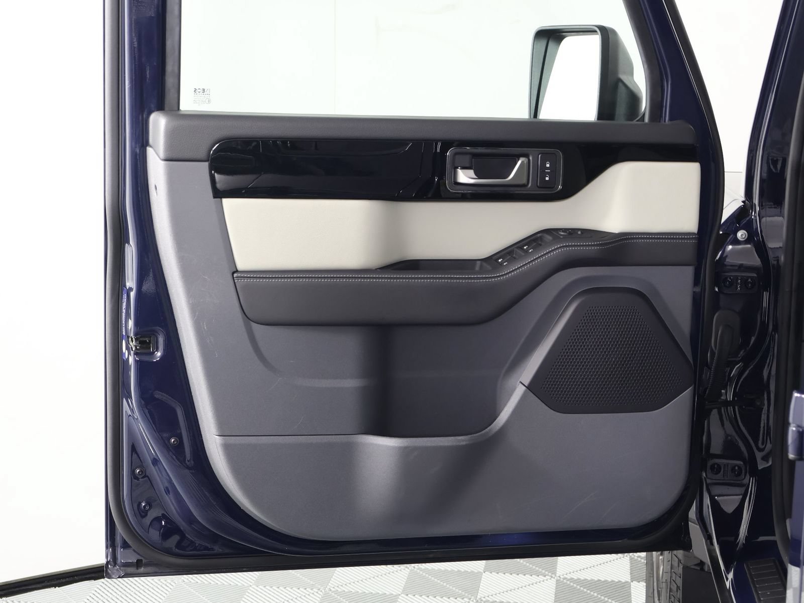 Used 2024 INEOS Grenadier Station Wagon AWD/4WD image 17