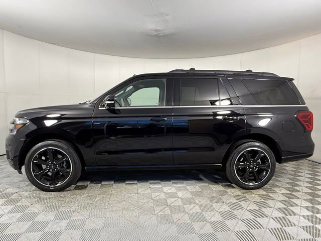 Used 2023 Ford Expedition Limited AWD/4WD image 3