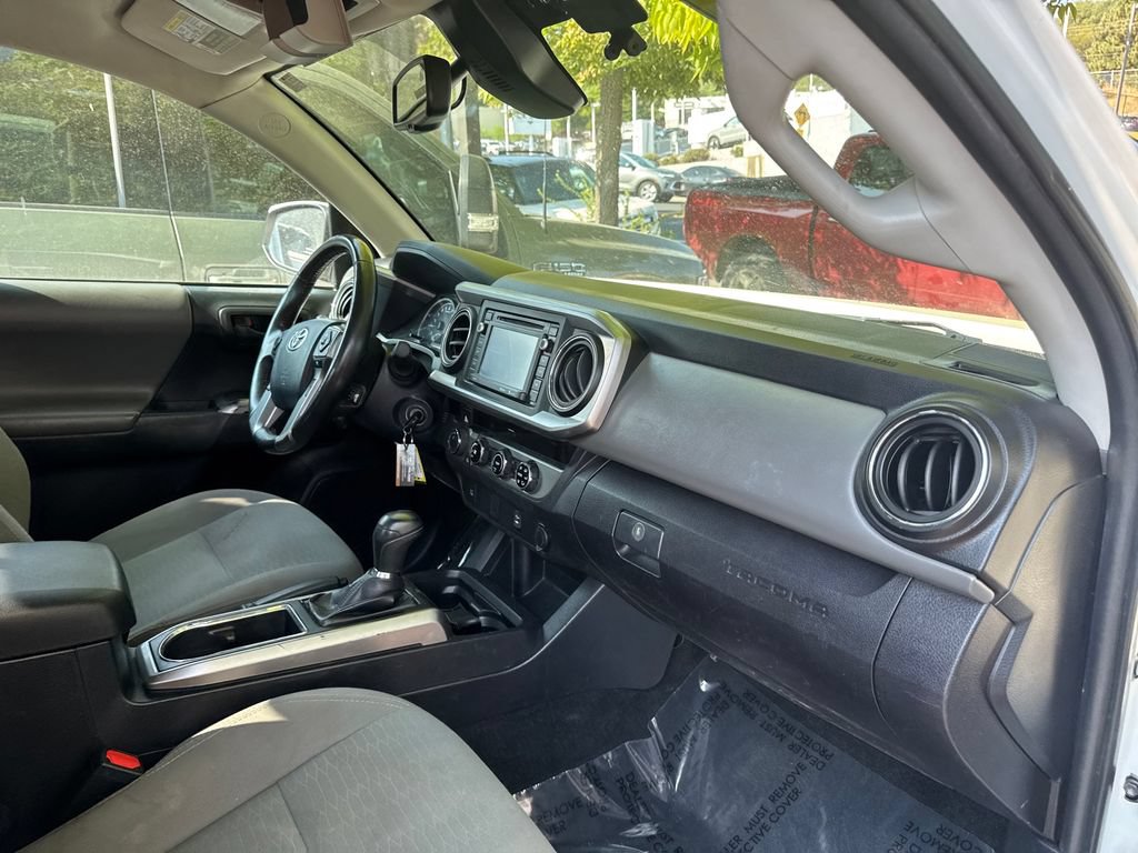Used 2018 Toyota Tacoma SR5 AWD/4WD image 13