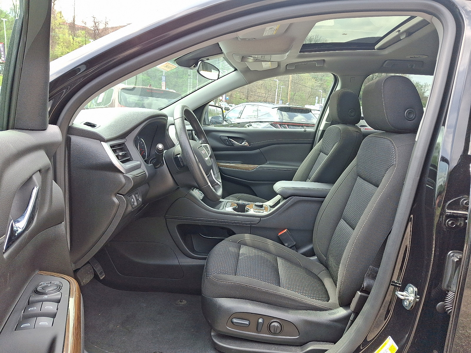 Used 2023 GMC Acadia SLE w/ Driver Convenience Package image 13