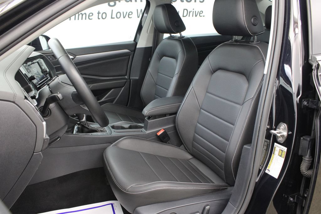 Certified 2023 Volkswagen Jetta SE FWD image 14
