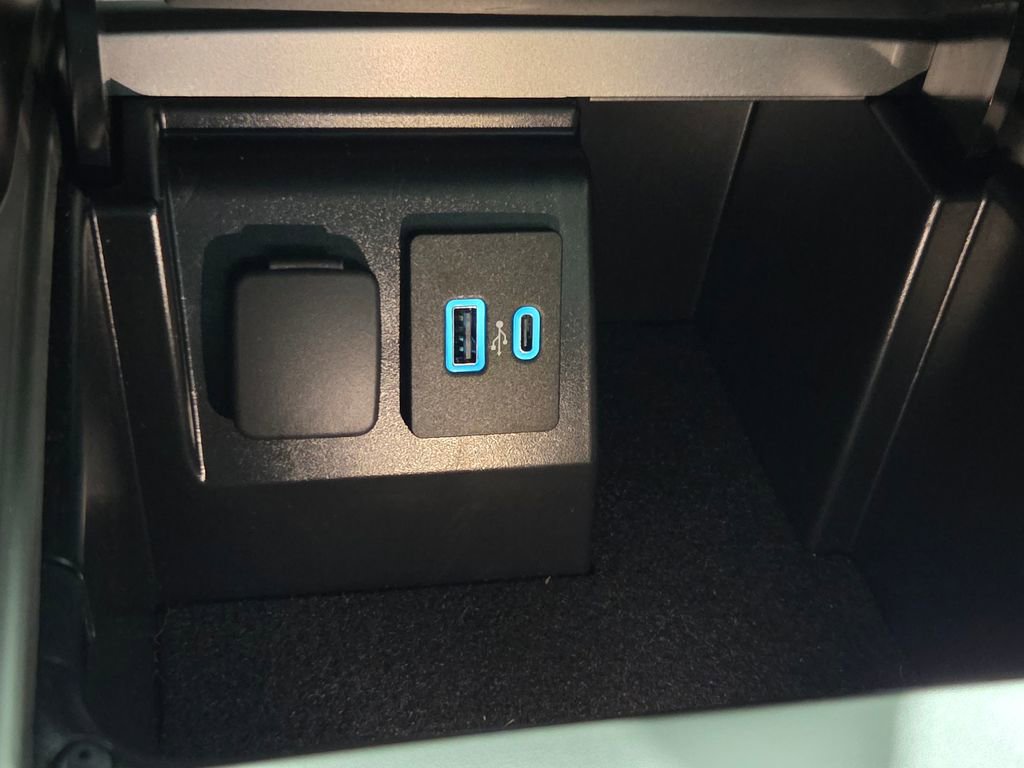 Used 2023 Ford Explorer XLT w/ Equipment Group 202A image 25