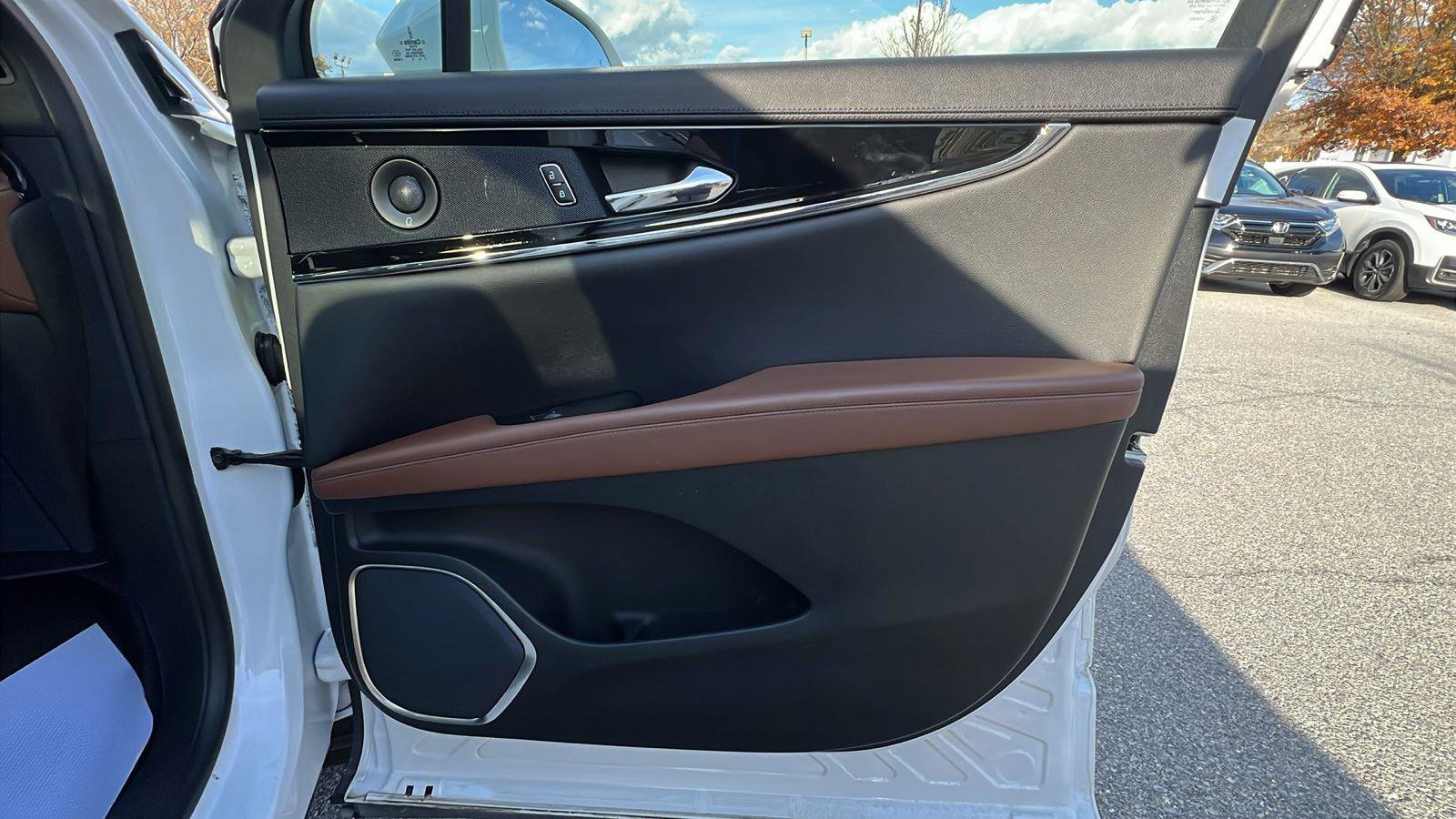 Used 2023 Lincoln Nautilus Reserve w/ Equipment Group 201A image 12