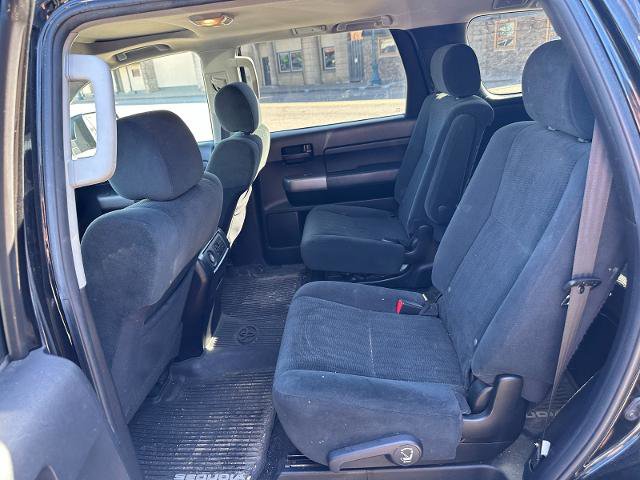 Used 2017 Toyota Sequoia SR5 w/ Sport Appearance Package AWD/4WD image 18