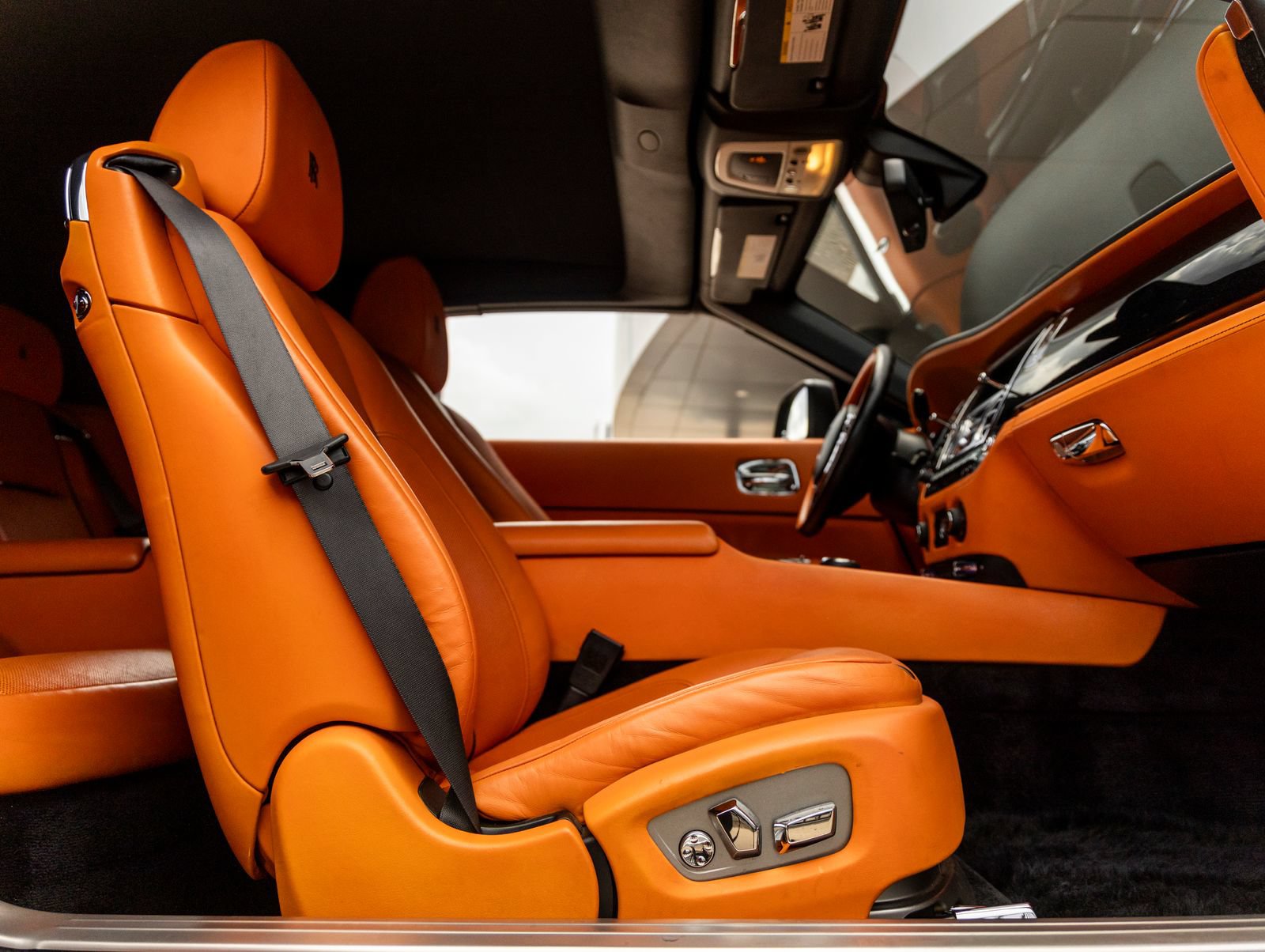 Used 2016 Rolls-Royce Dawn RWD image 44