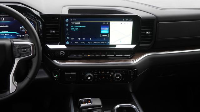 Used 2026 Chevrolet Silverado 1500 LT Trail Boss w/ LPO, Dark Essentials Package AWD/4WD image 15