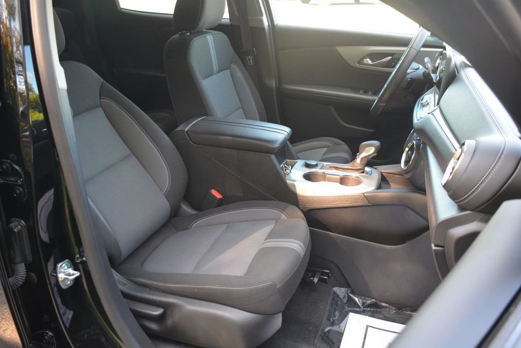 Used 2025 Chevrolet Blazer LT FWD image 19