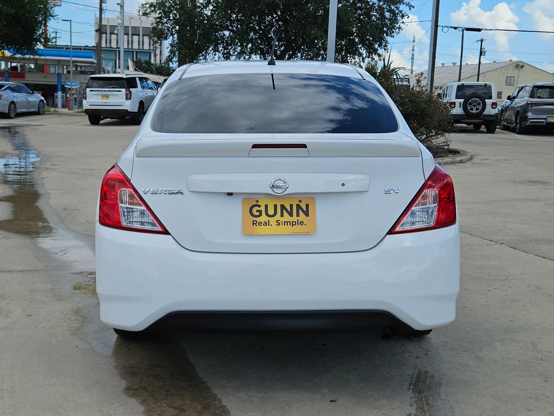 Used 2019 Nissan Versa SV FWD image 4