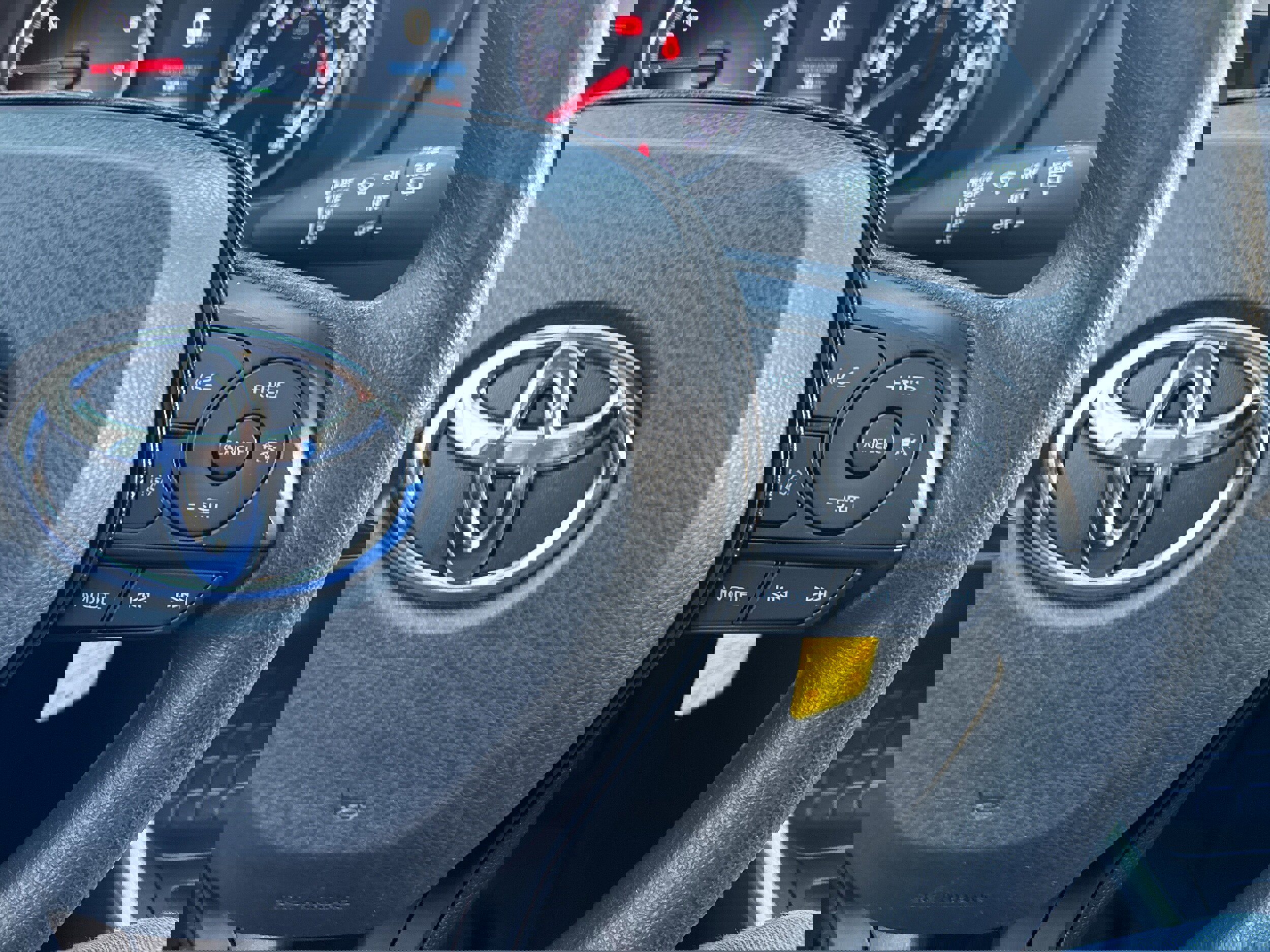 Used 2020 Toyota RAV4 LE image 20