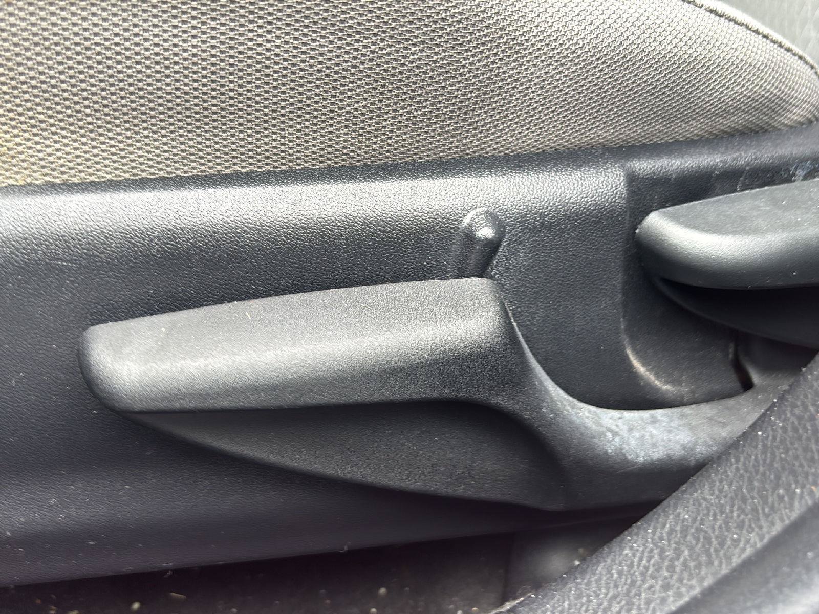Used 2016 Toyota Corolla LE FWD image 3