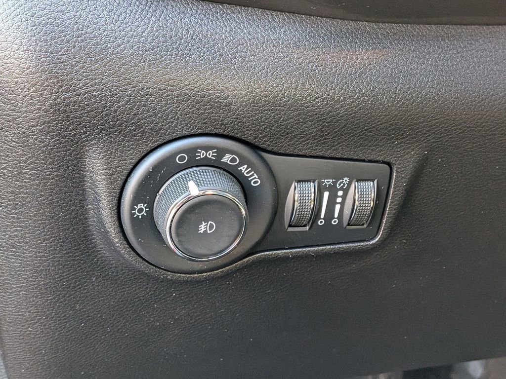 Used 2023 Jeep Compass Latitude image 13