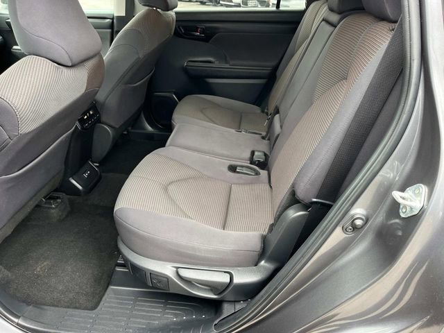 Used 2024 Toyota Highlander LE image 8