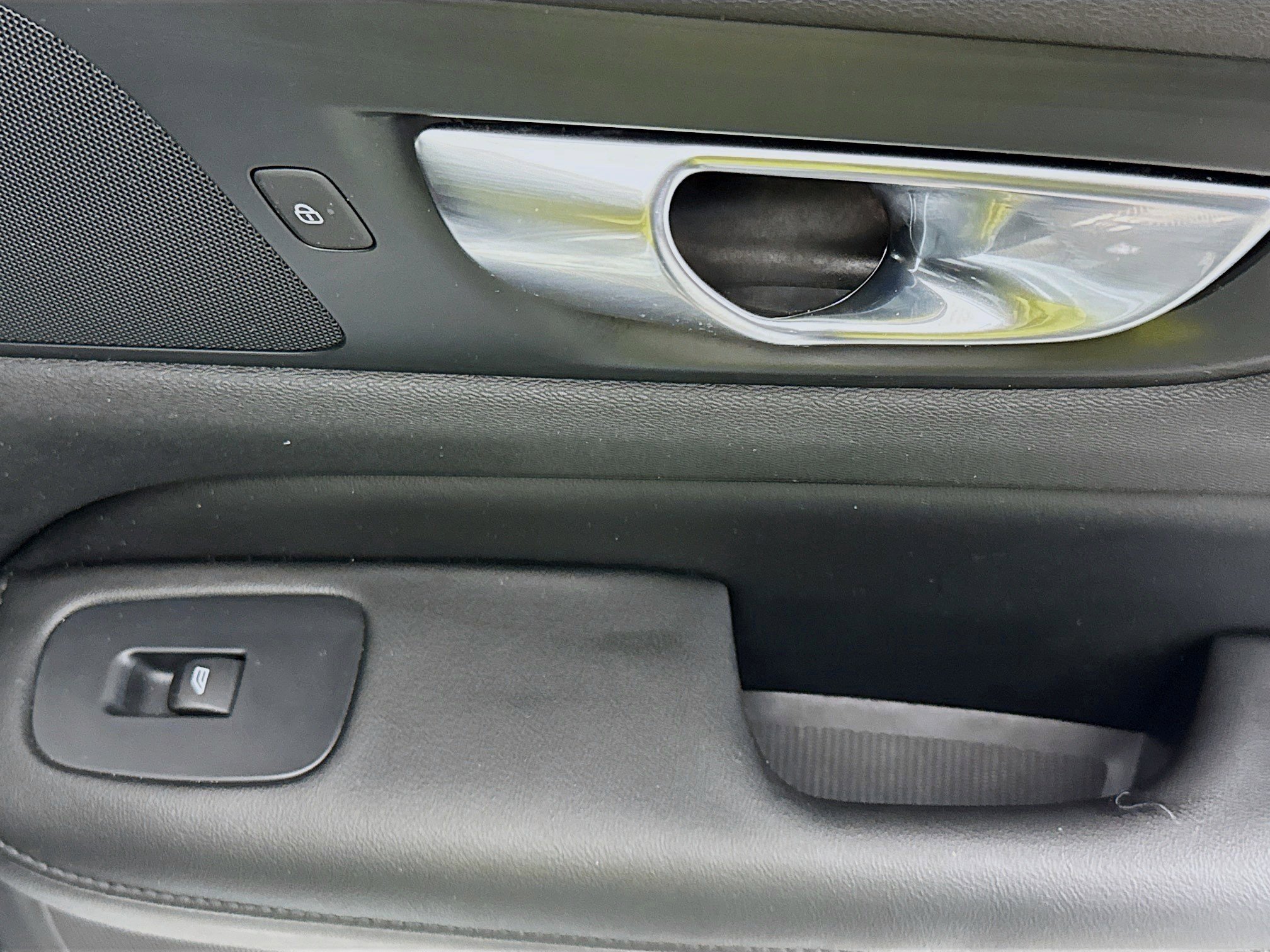 Used 2024 Volvo S60 B5 Plus FWD image 30