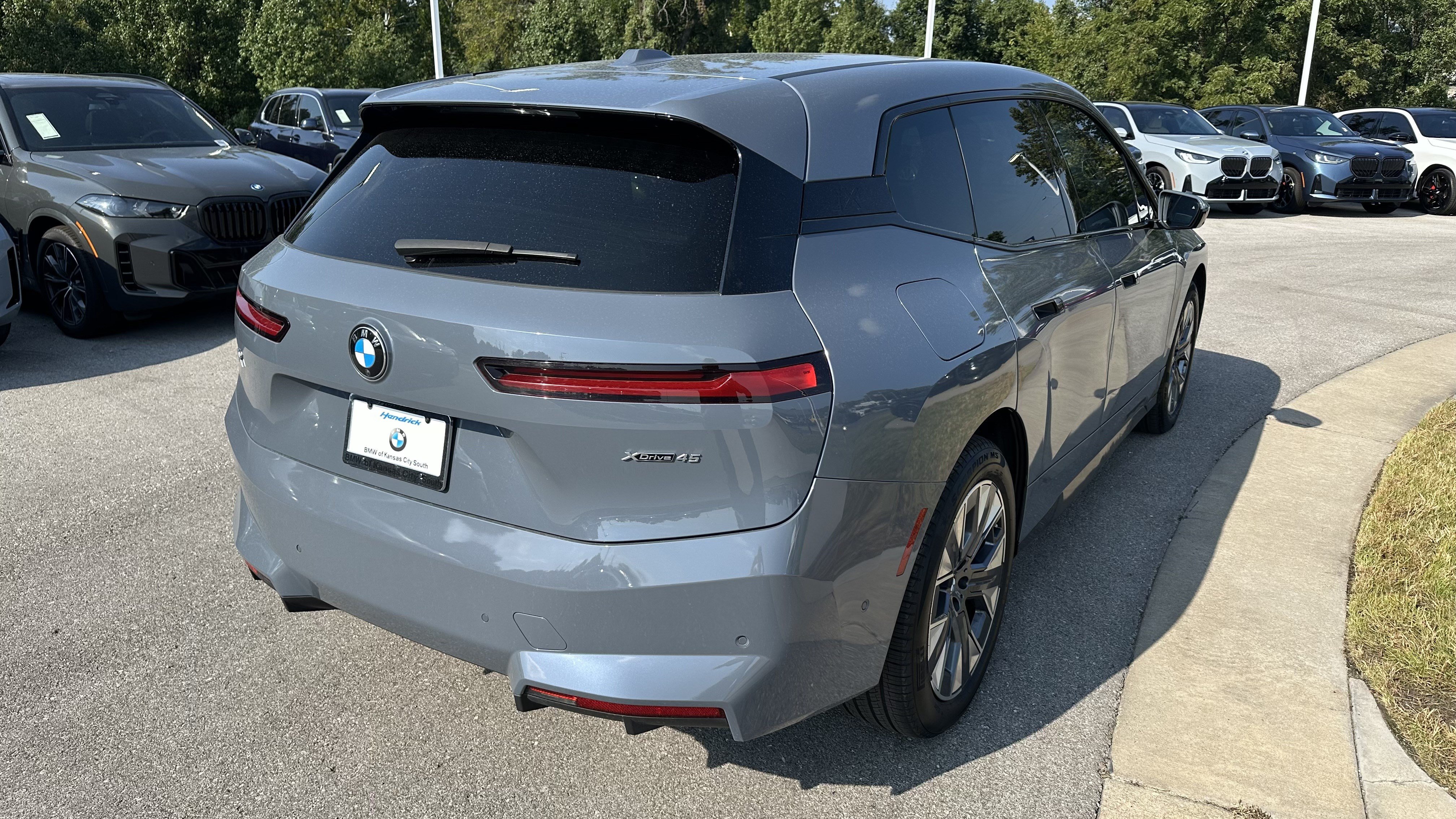 Certified 2026 BMW iX xDrive45 w/ Premium Package AWD/4WD image 10