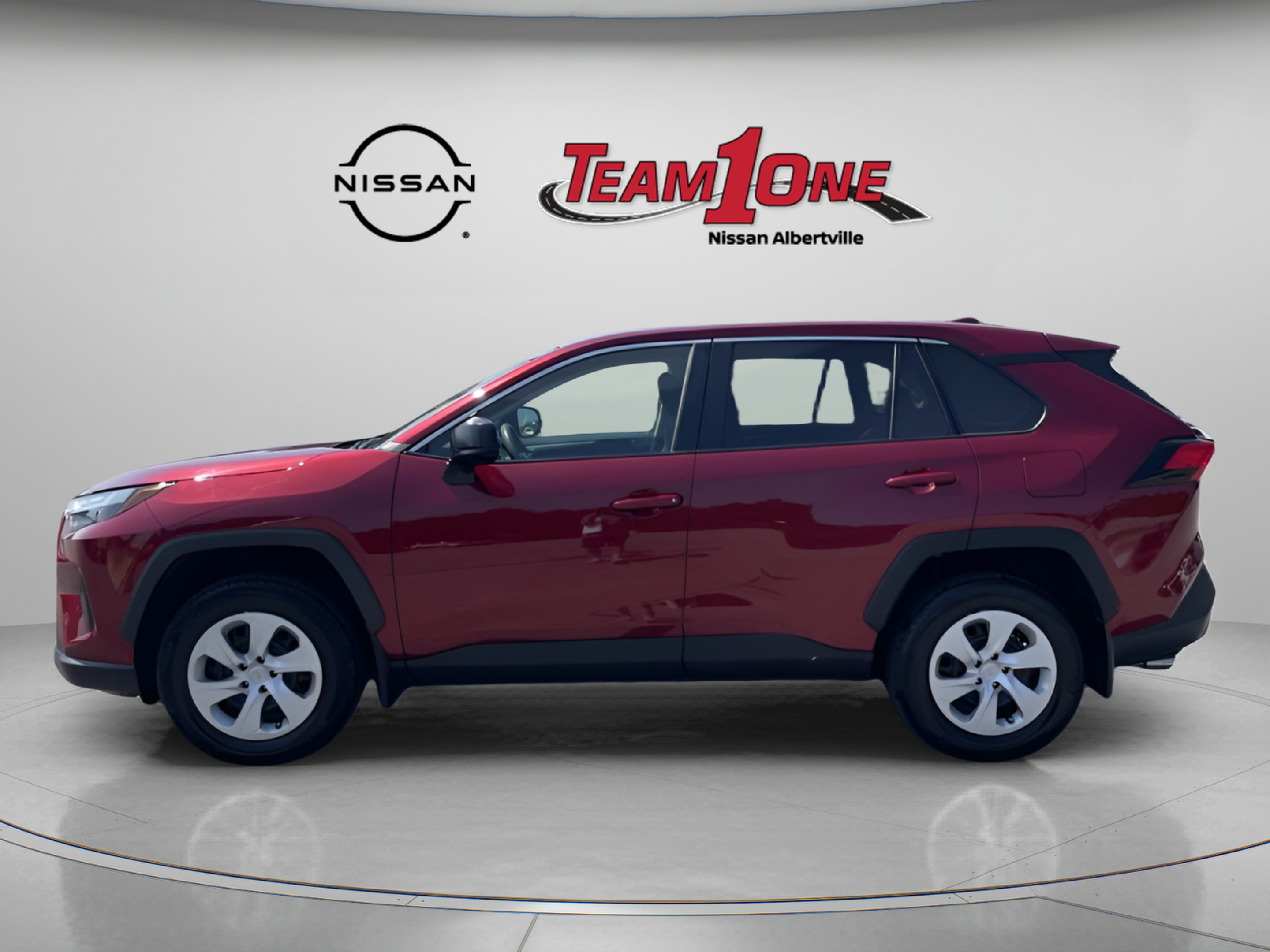 Used 2024 Toyota RAV4 LE FWD image 5