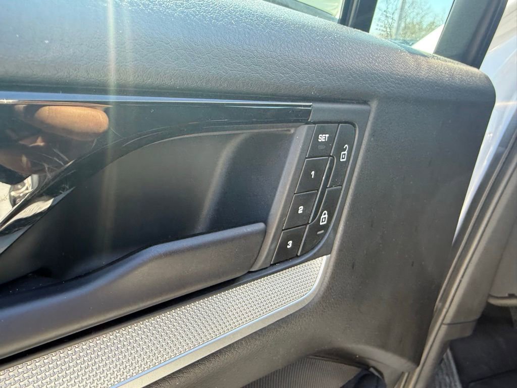 Used 2024 Porsche Cayenne image 15