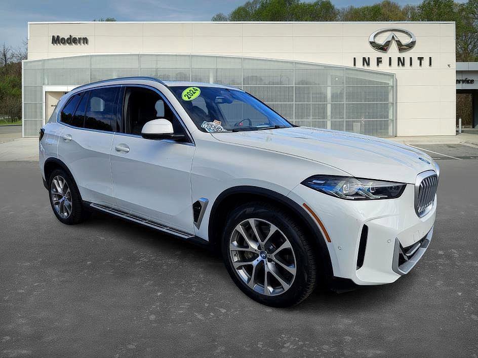 Used 2024 BMW X5 xDrive50e image 2