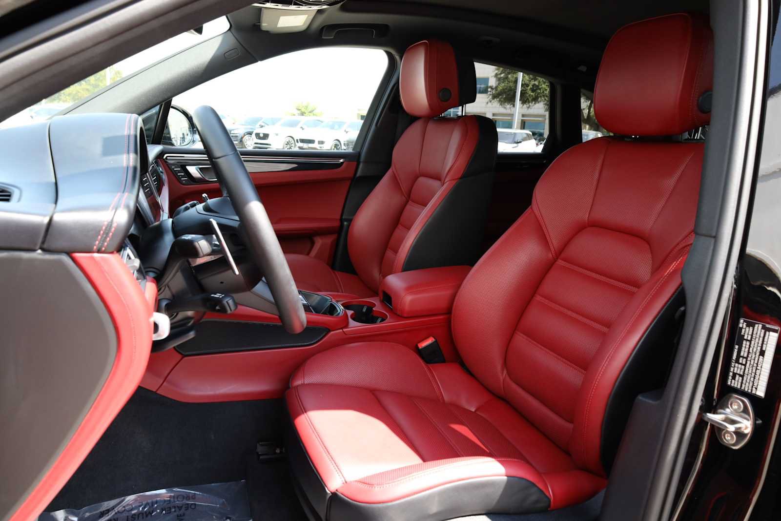 Used 2025 Porsche Macan S AWD/4WD image 31