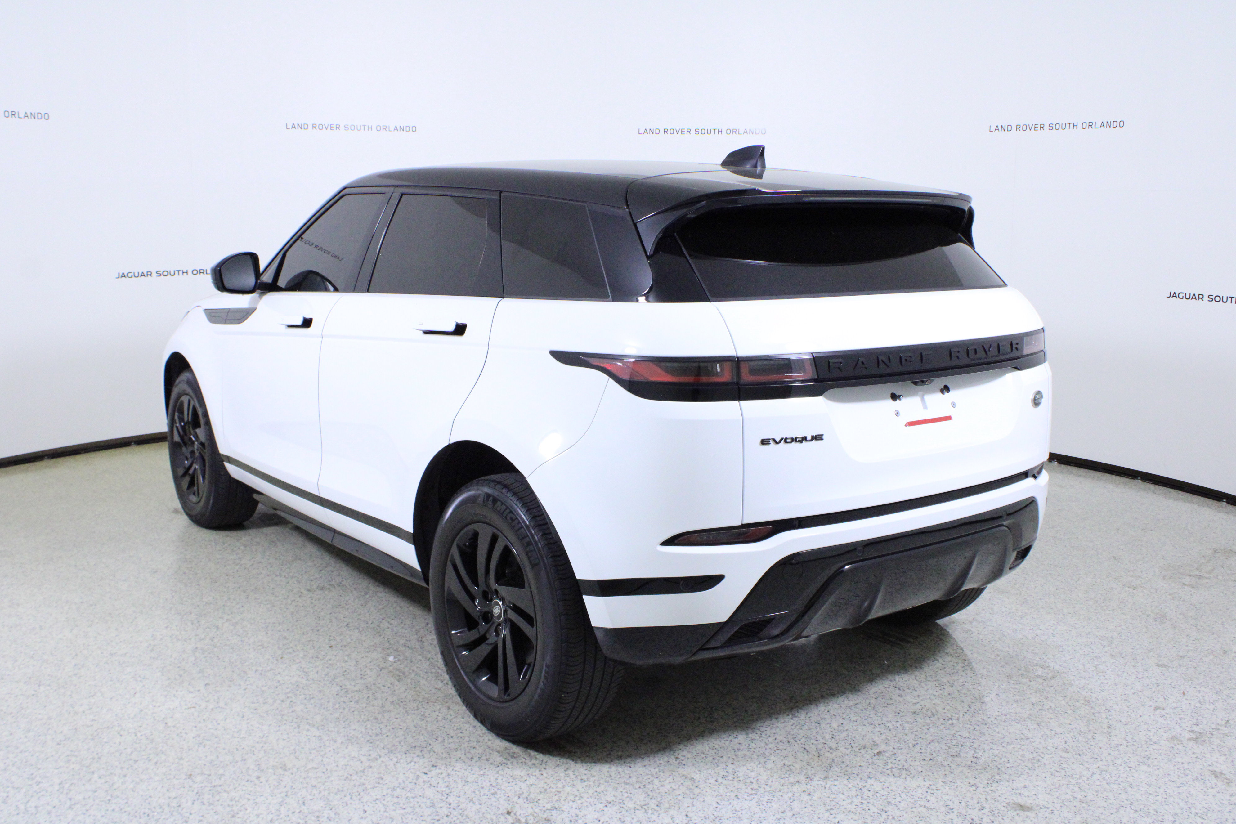 Used 2023 Land Rover Range Rover Evoque R-Dynamic S image 5