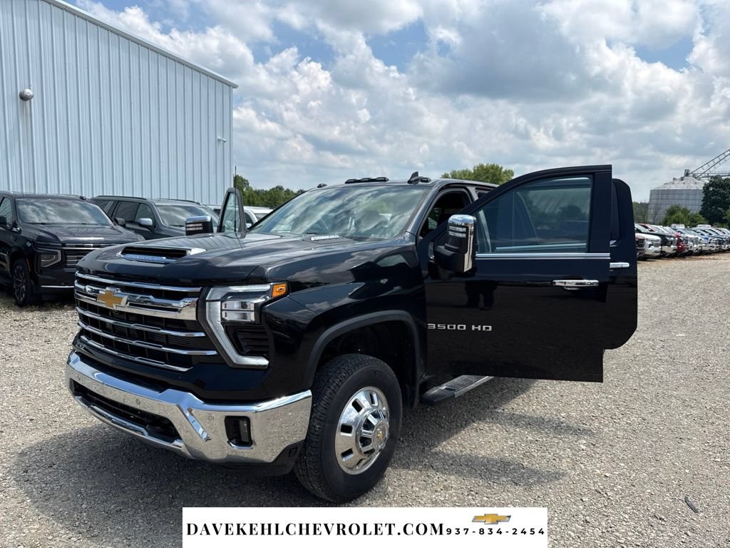 Used 2024 Chevrolet Silverado 3500 LTZ w/ LTZ Plus Package AWD/4WD image 24