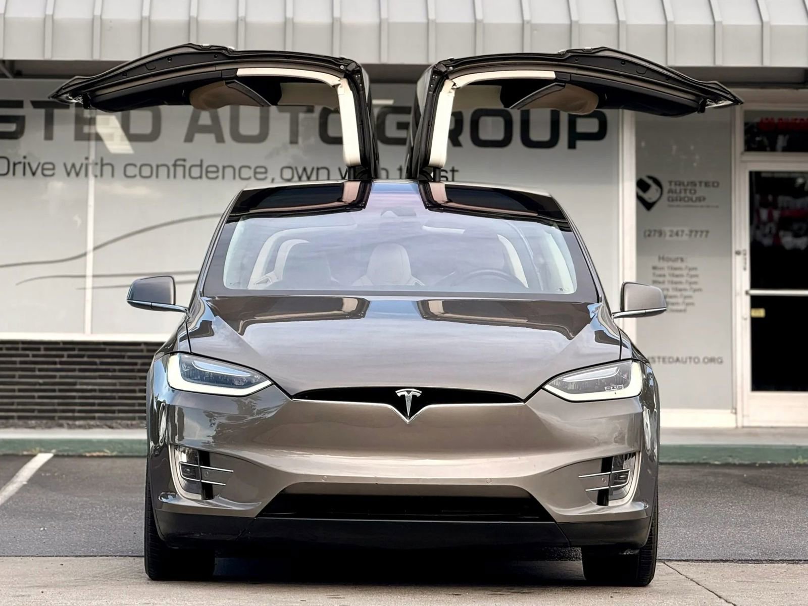 Used 2016 Tesla Model X 90D image 3