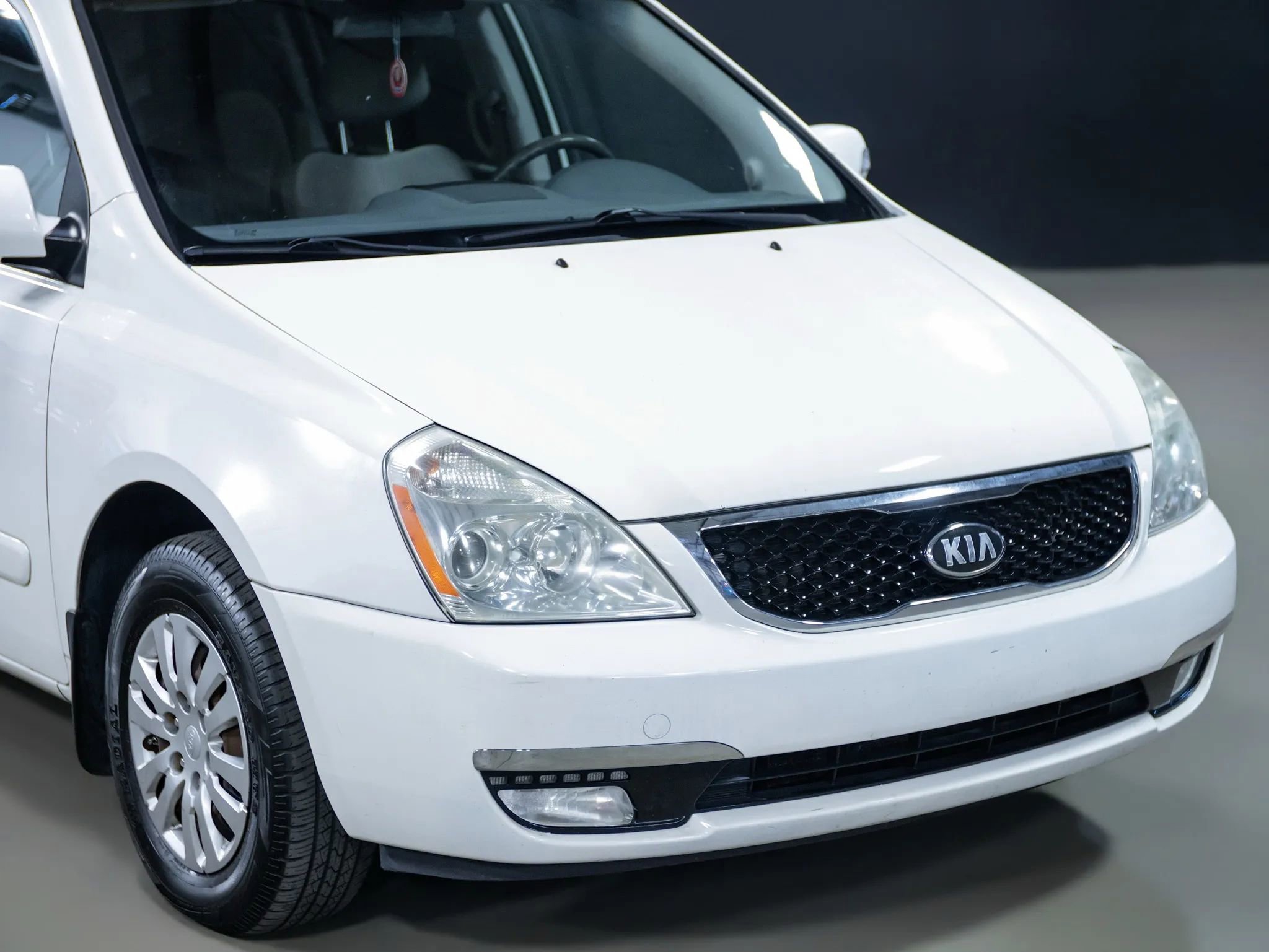Used 2014 Kia Sedona LX image 3