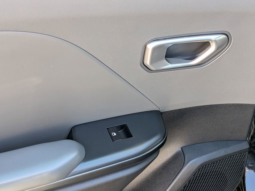 Used 2025 Kia K4 LXS image 26