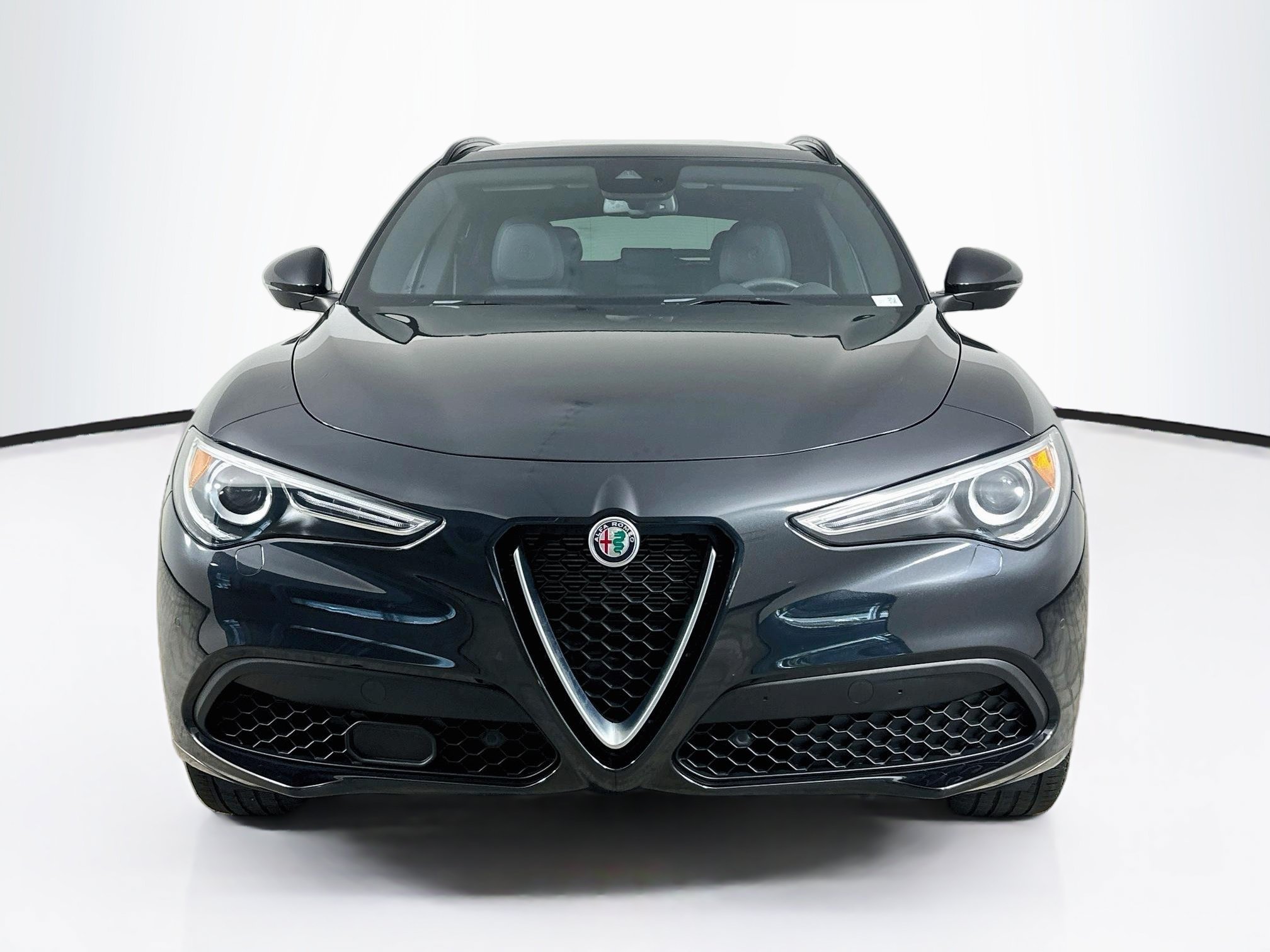 Used 2023 Alfa Romeo Stelvio Ti AWD/4WD image 2