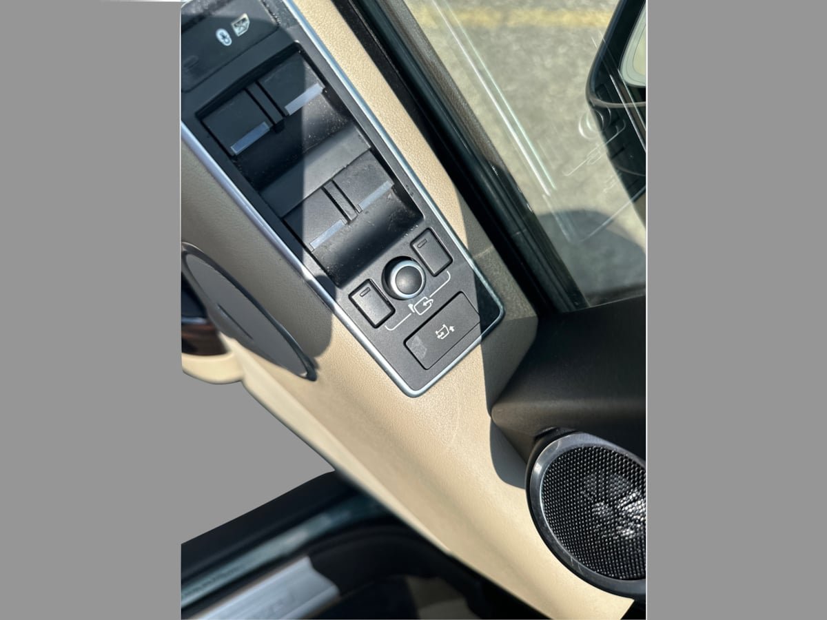 Used 2017 Land Rover Range Rover Supercharged AWD/4WD image 20