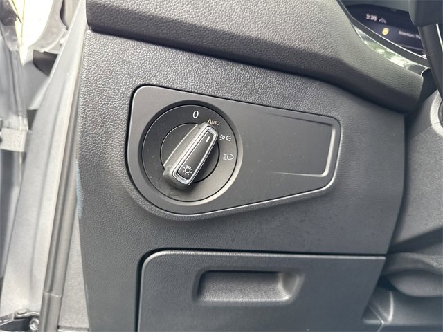 Used 2024 Volkswagen Tiguan SE R-Line image 27