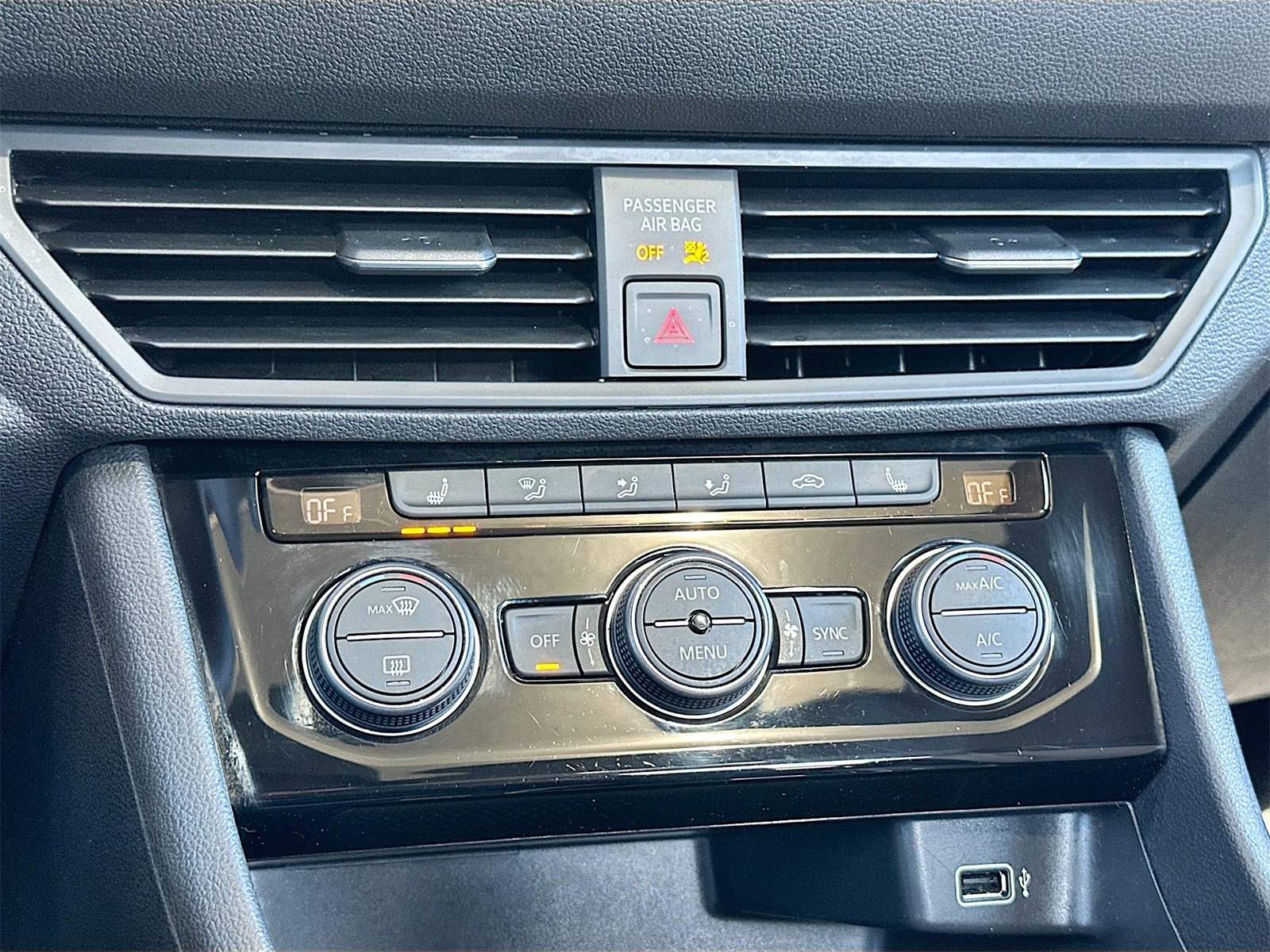 Used 2019 Volkswagen Jetta R-Line image 15