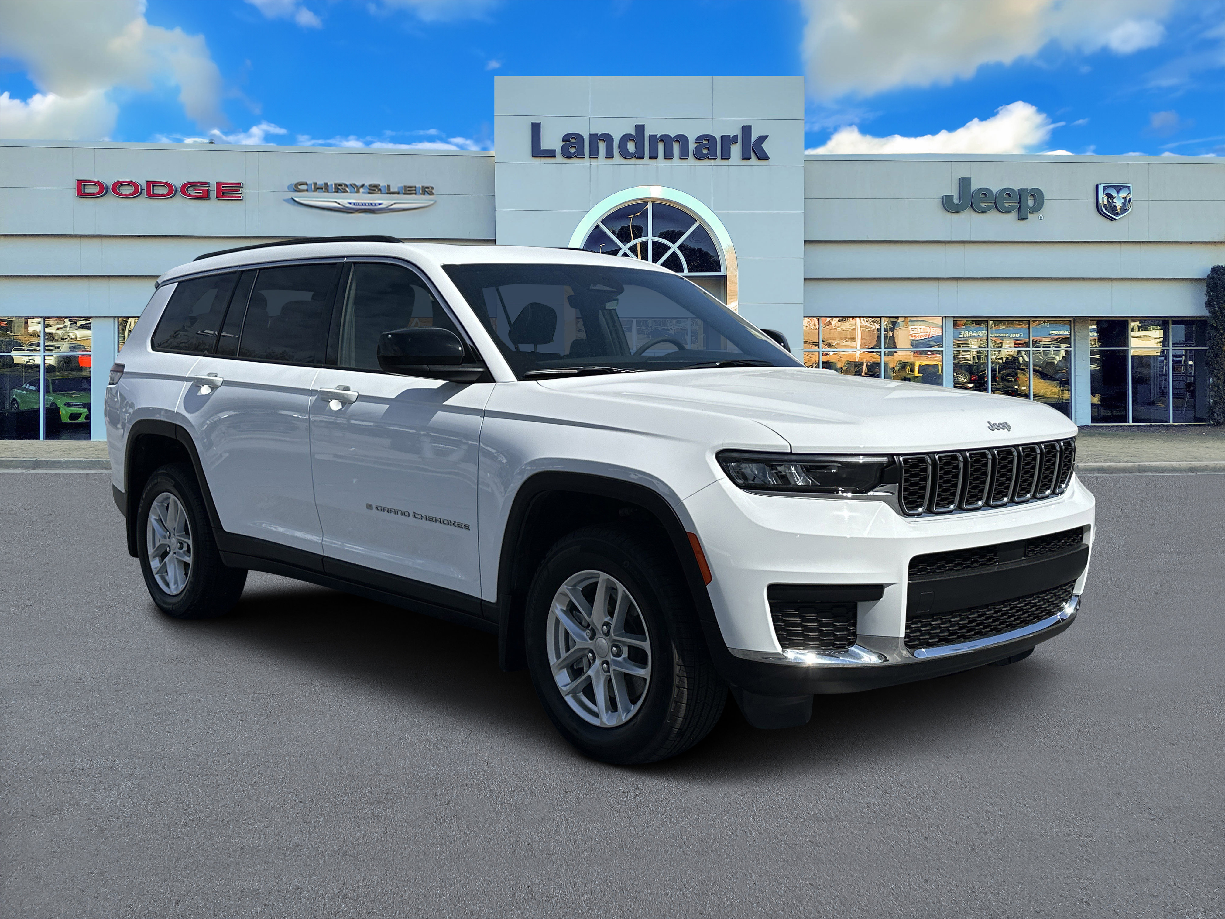 Used 2025 Jeep Grand Cherokee L Laredo image 4