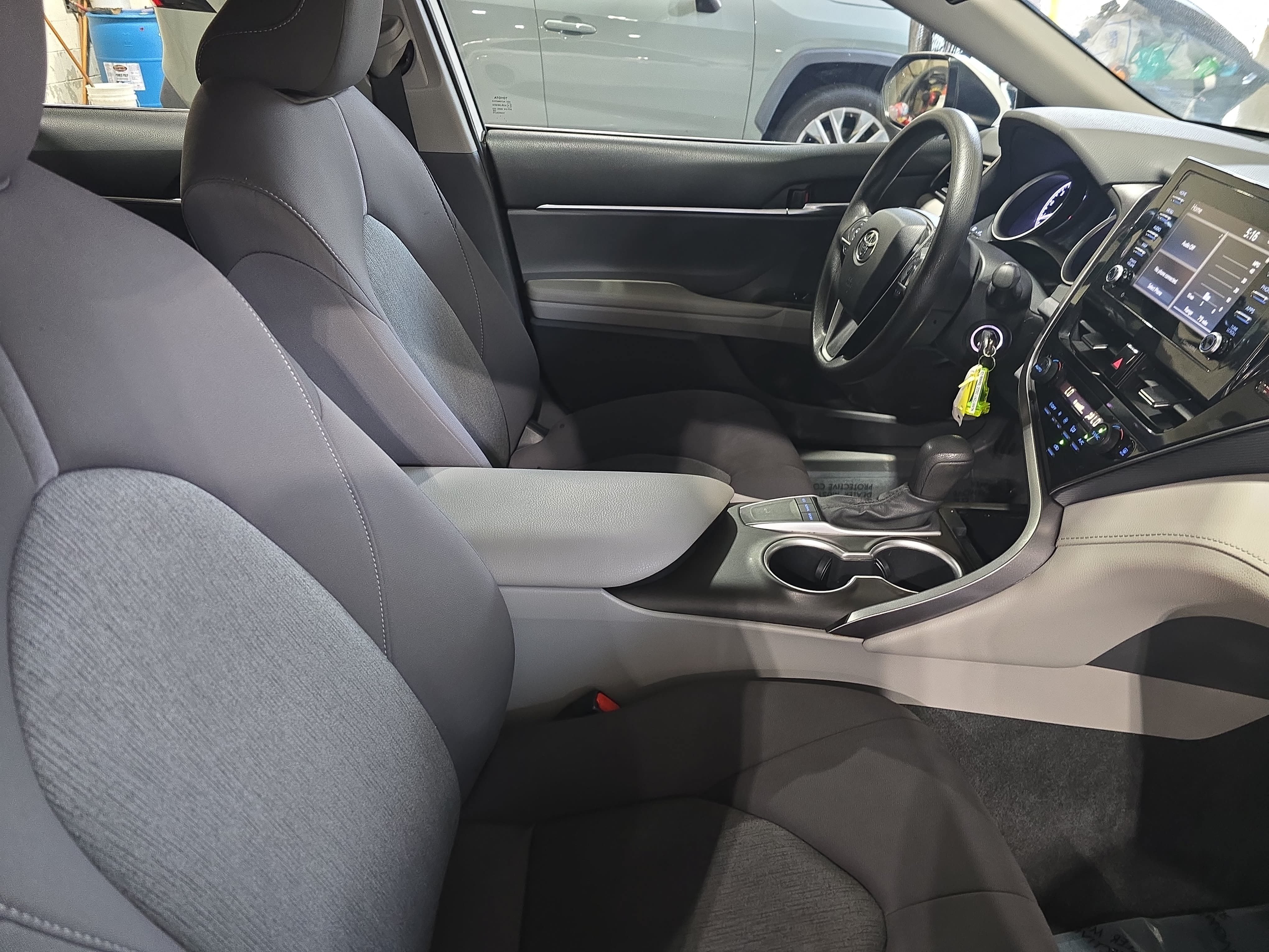 Used 2022 Toyota Camry LE FWD image 10