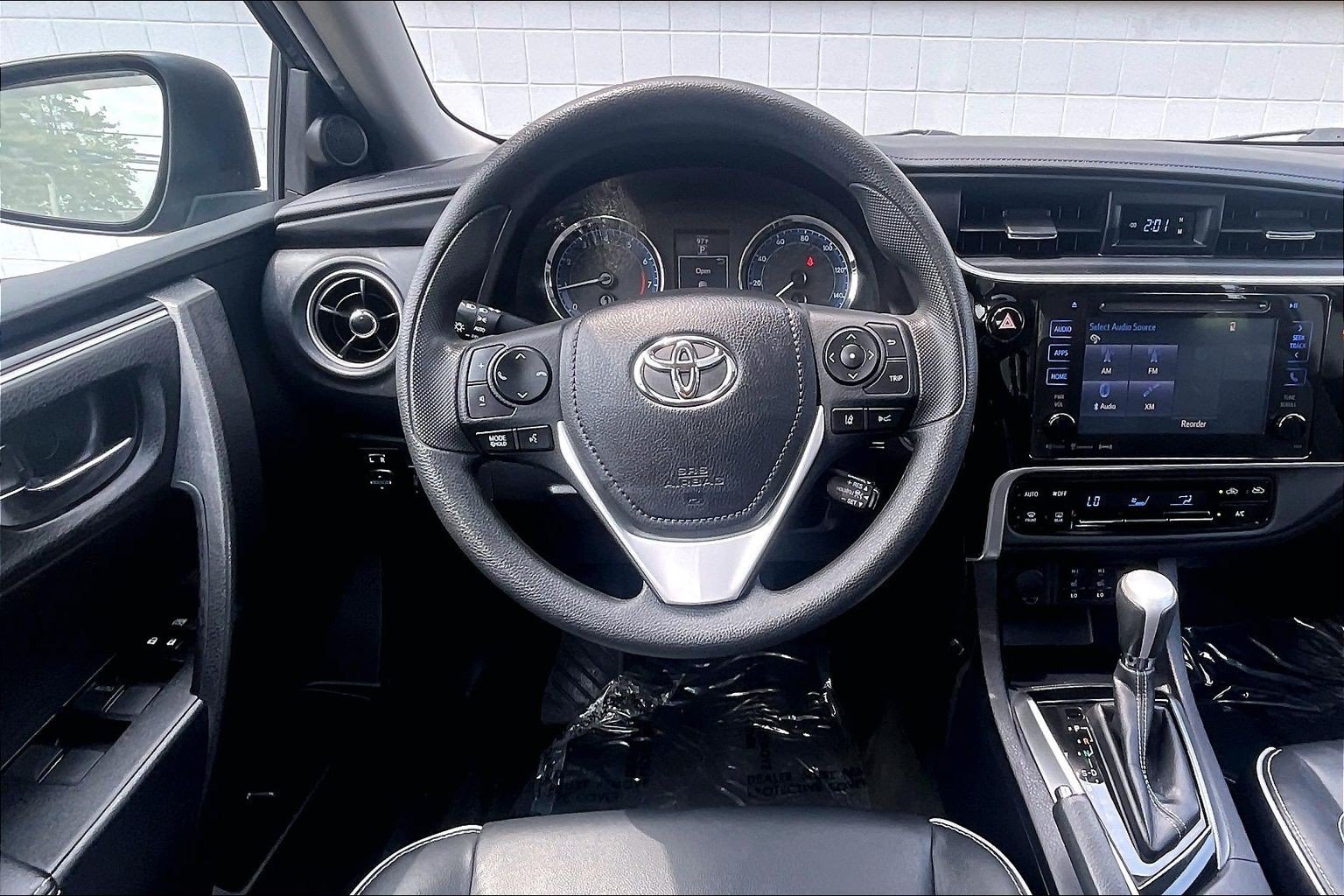 Used 2017 Toyota Corolla XLE FWD image 6
