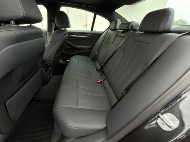 Used 2023 BMW 530i w/ Convenience Package RWD image 27