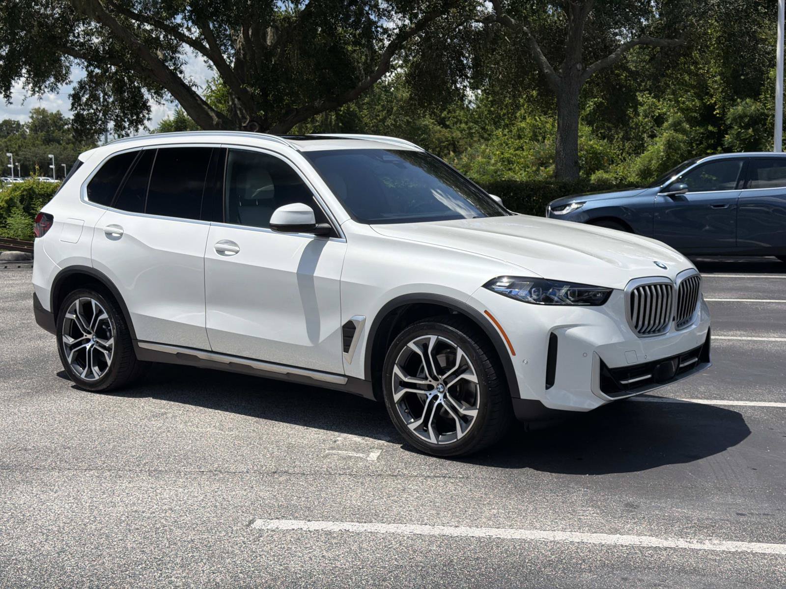 Certified 2026 BMW X5 xDrive40i w/ Climate Comfort Package AWD/4WD image 2