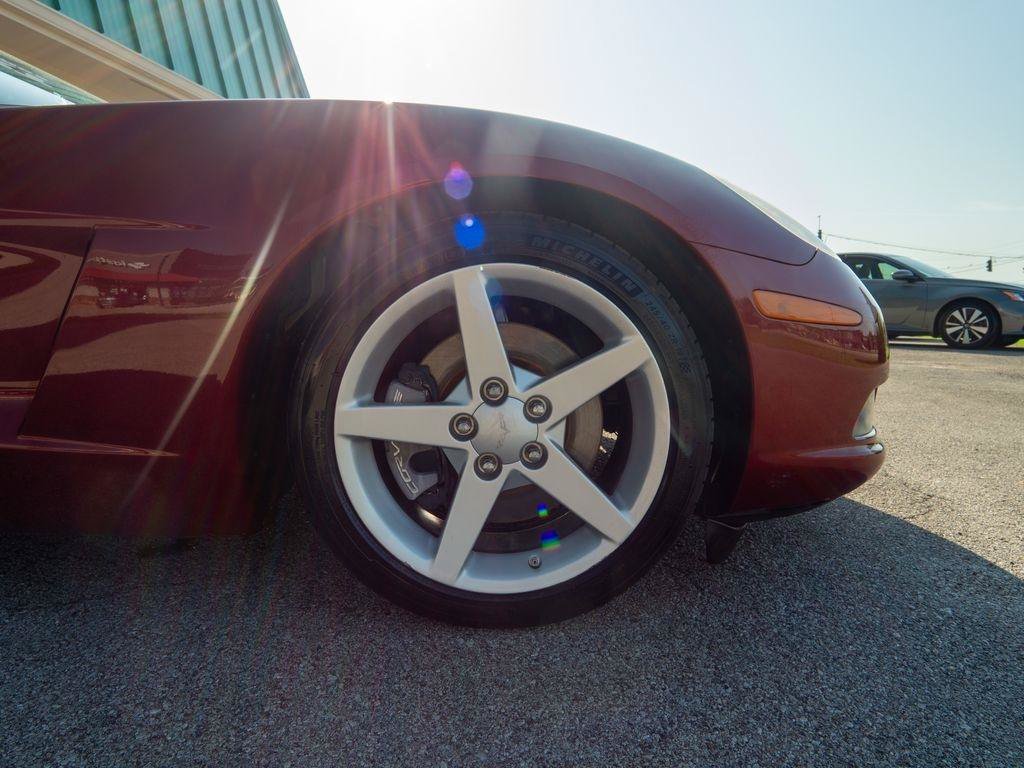 Used 2005 Chevrolet Corvette Convertible w/ Preferred Equipment Group RWD image 8