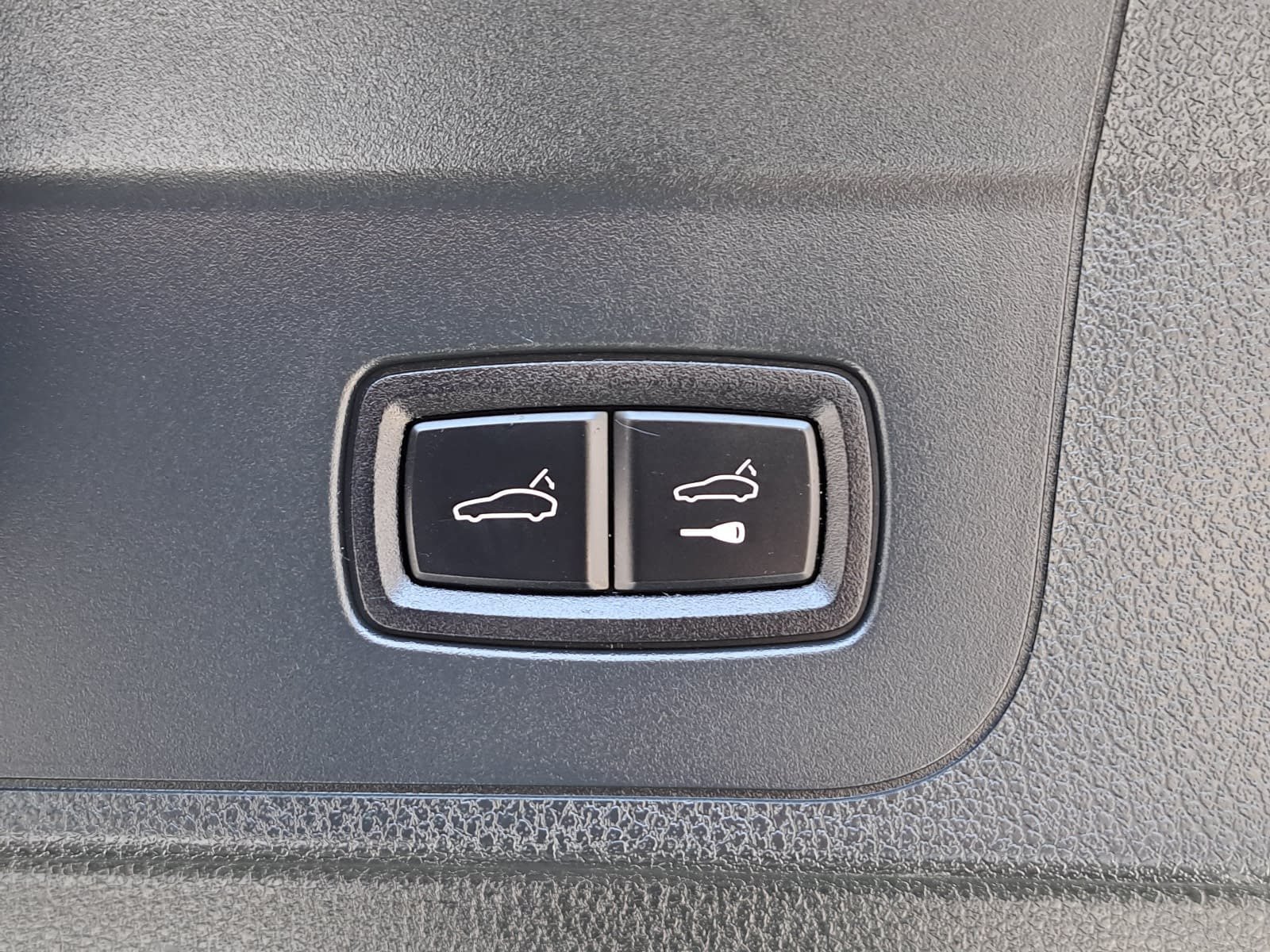 Used 2018 Porsche Panamera 4S AWD/4WD image 15