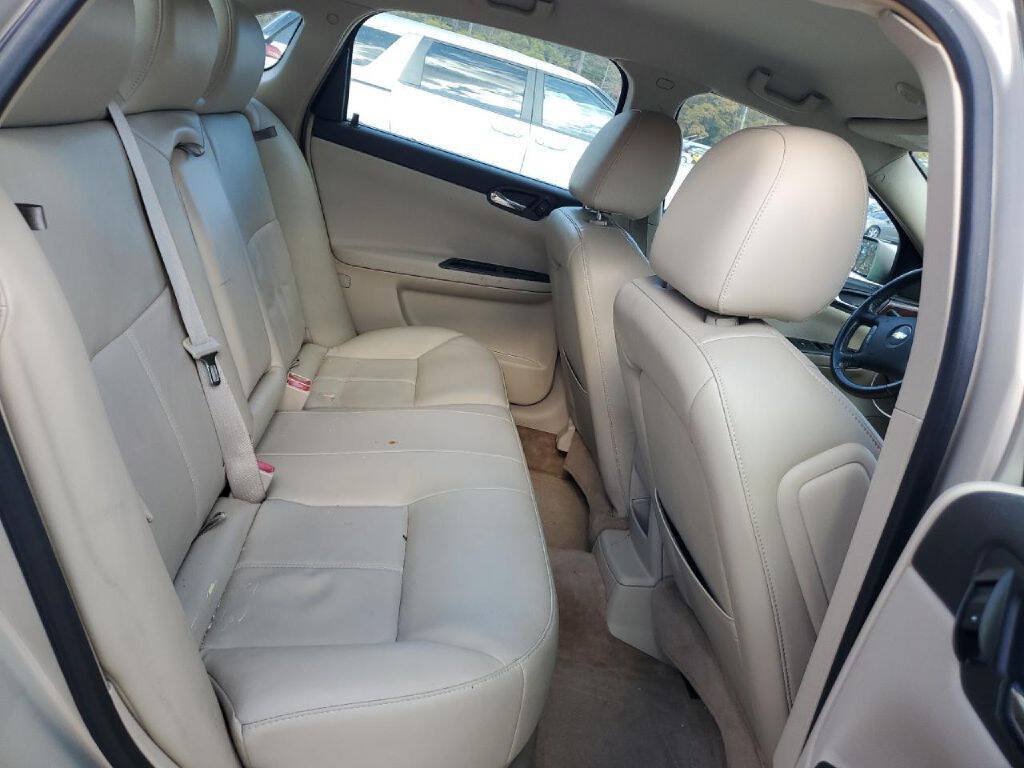 Used 2011 Chevrolet Impala LT w/ Luxury Edition Package FWD image 10