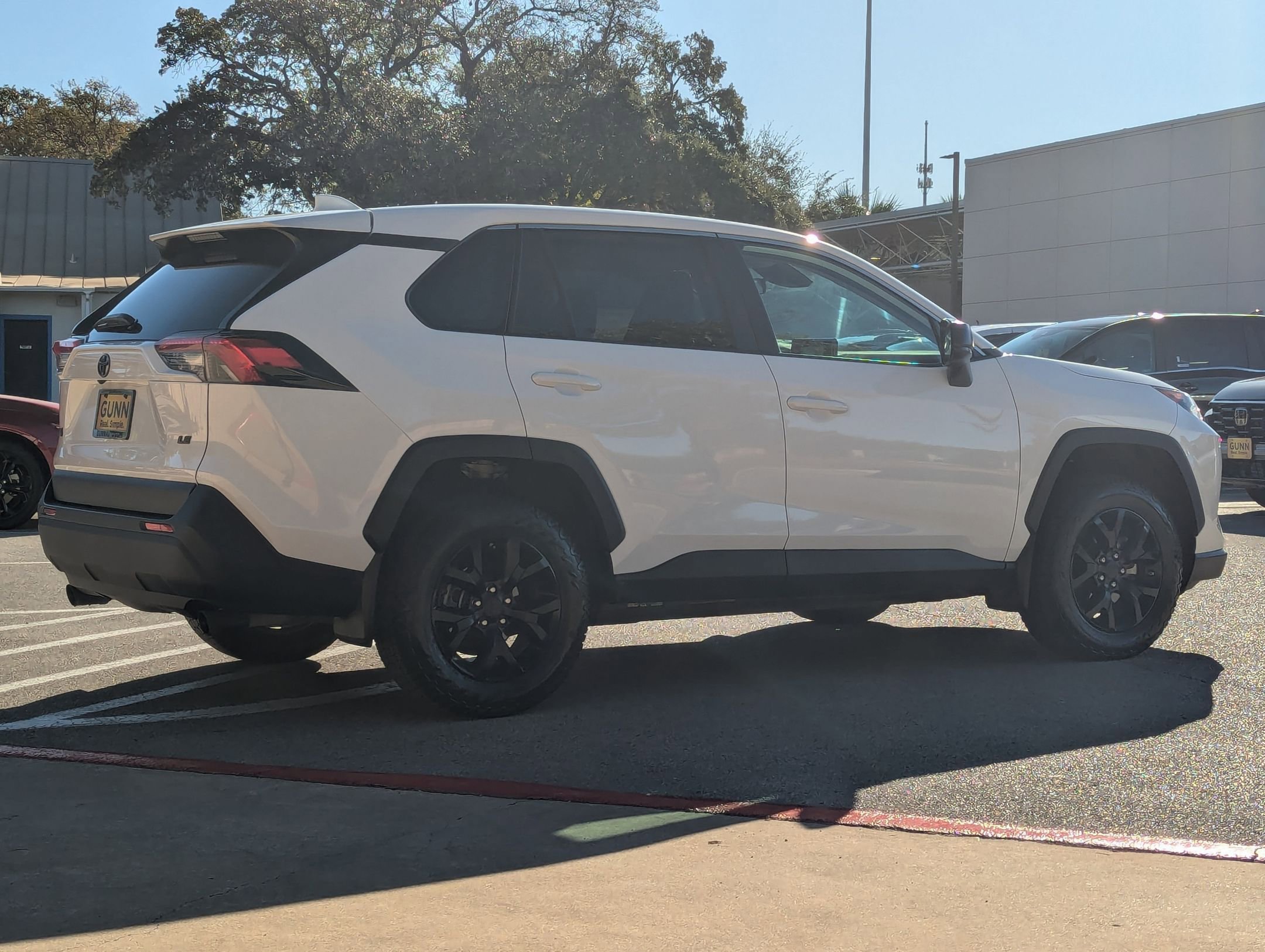 Used 2022 Toyota RAV4 LE image 4