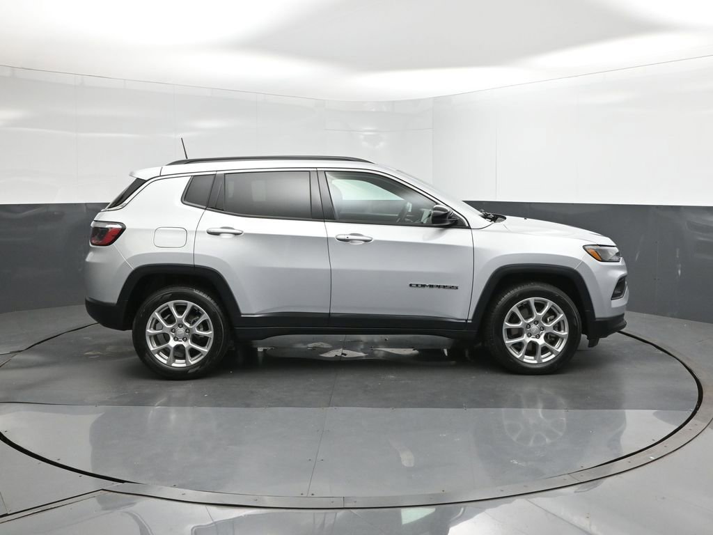 Used 2024 Jeep Compass Latitude image 26