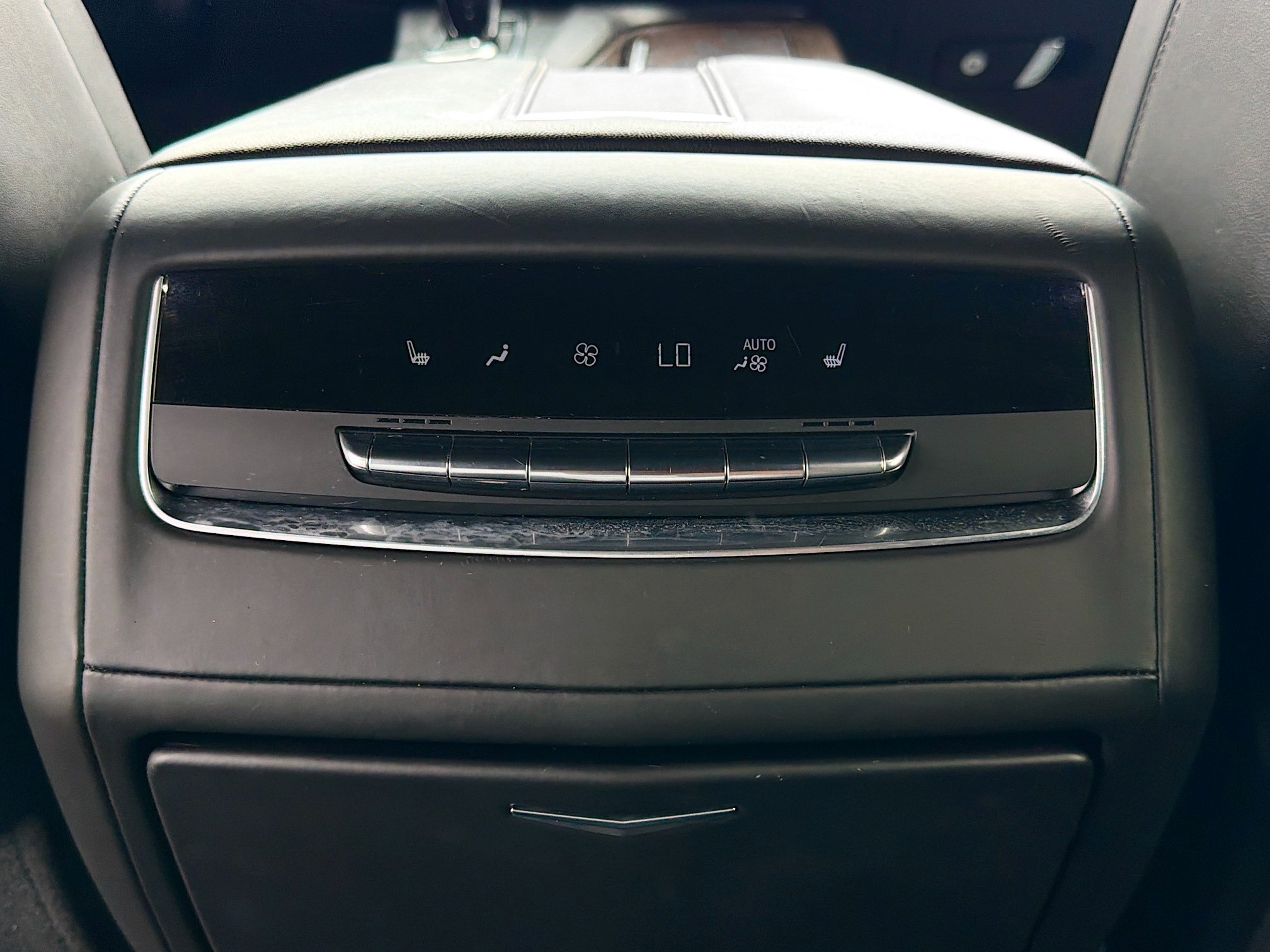 Used 2023 Cadillac Escalade Sport Platinum w/ Heavy-Duty Trailer Package AWD/4WD image 19