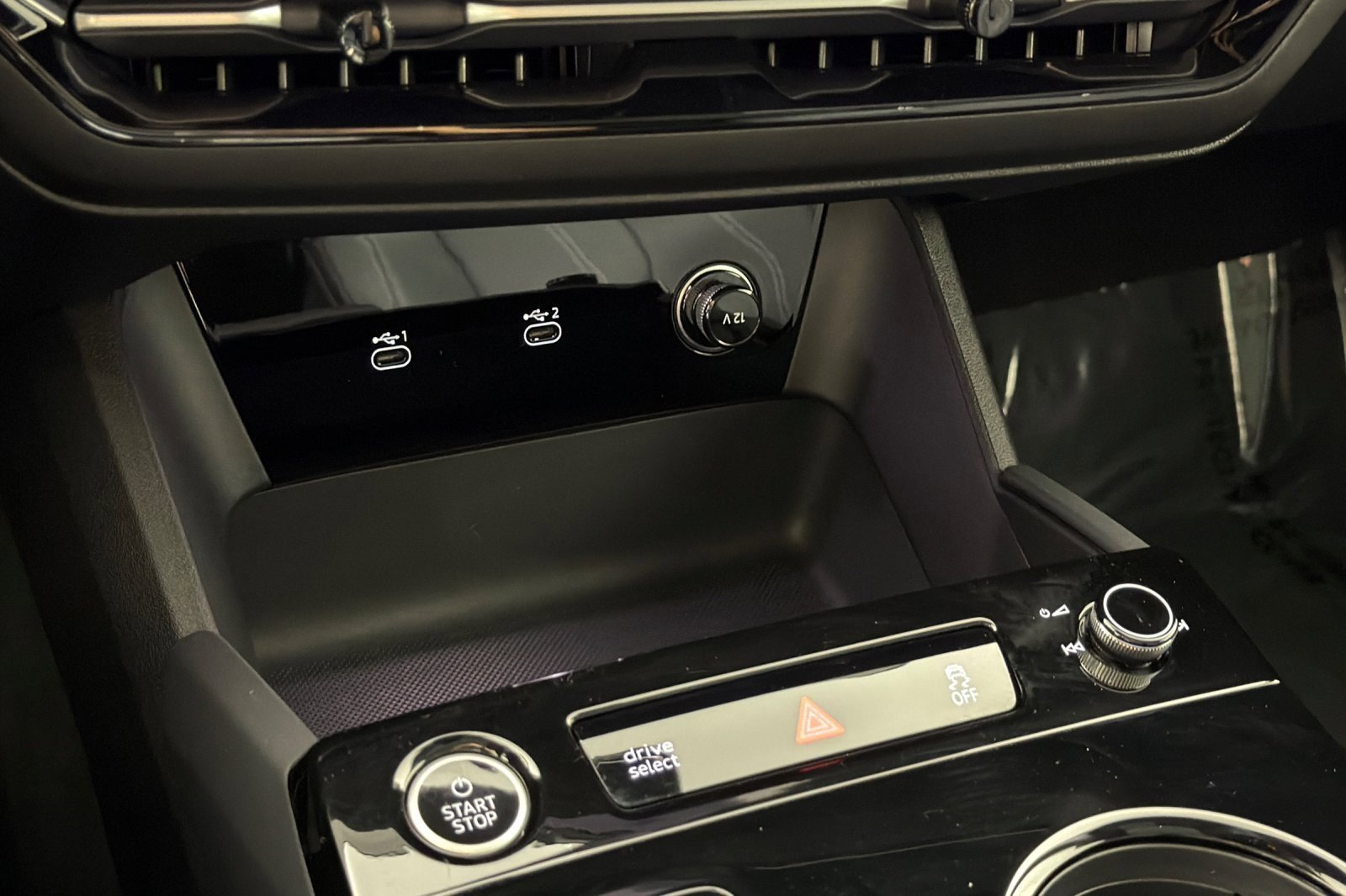Certified 2025 Audi A6 e-tron Premium w/ Convenience Package RWD image 19