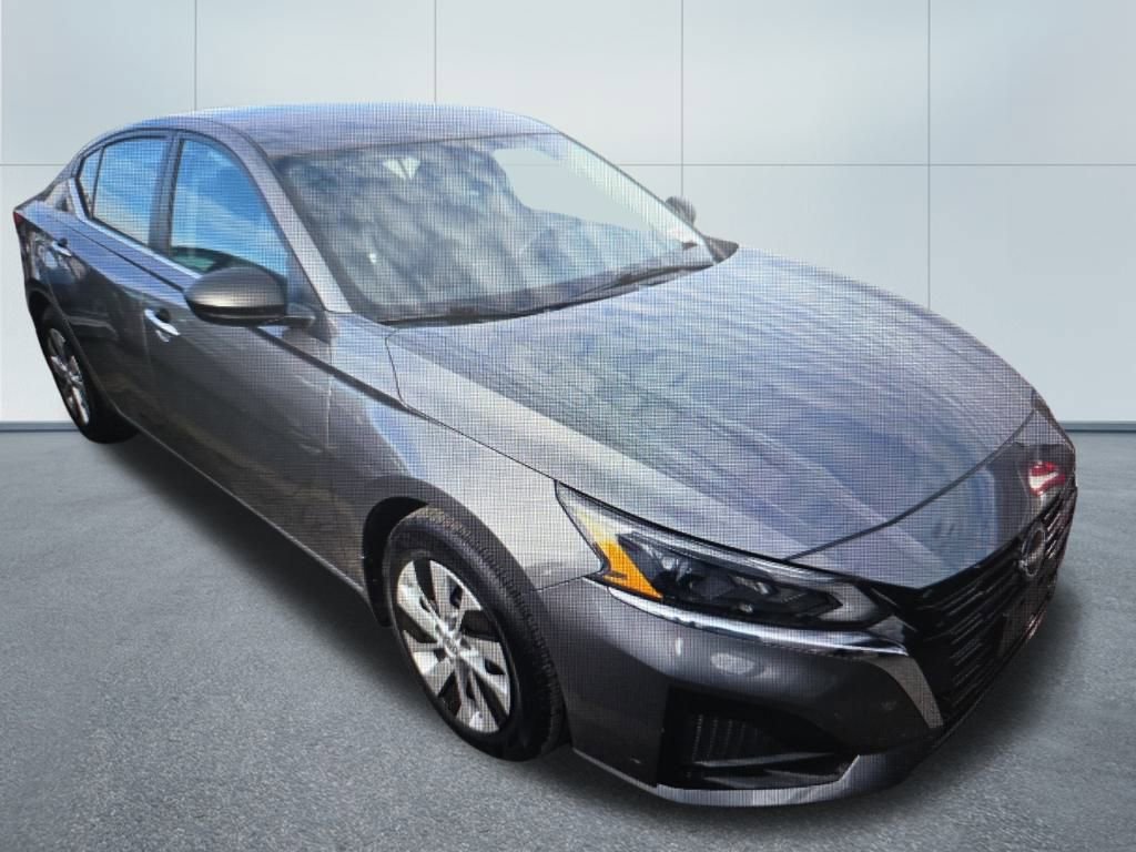 Used 2024 Nissan Altima 2.5 S image 2