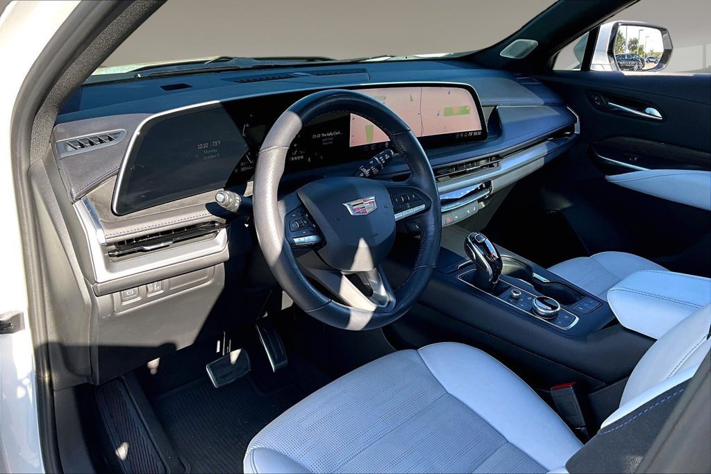 Used 2024 Cadillac XT4 Sport FWD image 13
