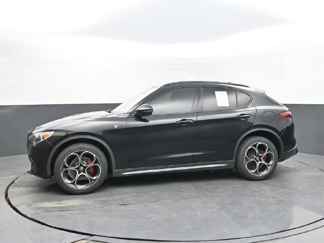 Used 2022 Alfa Romeo Stelvio Ti w/ Active Assist Plus Package AWD/4WD image 2
