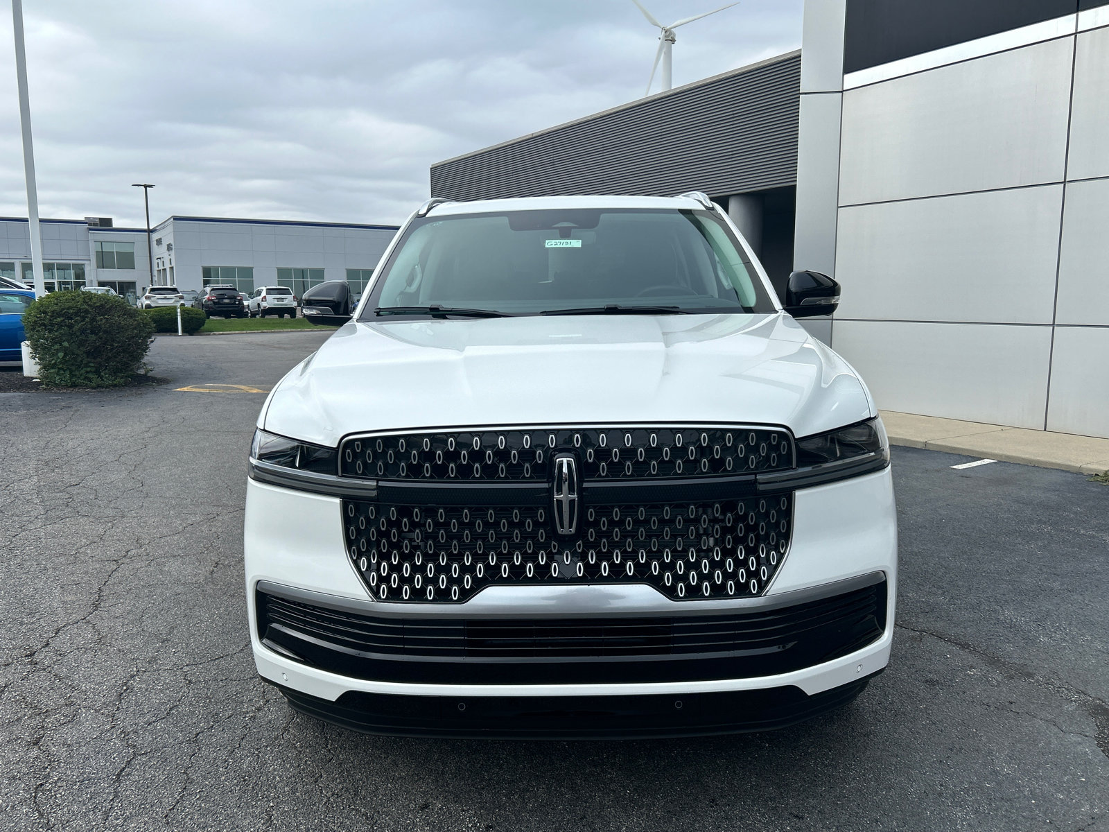 New 2027 Lincoln Navigator Reserve AWD/4WD image 2