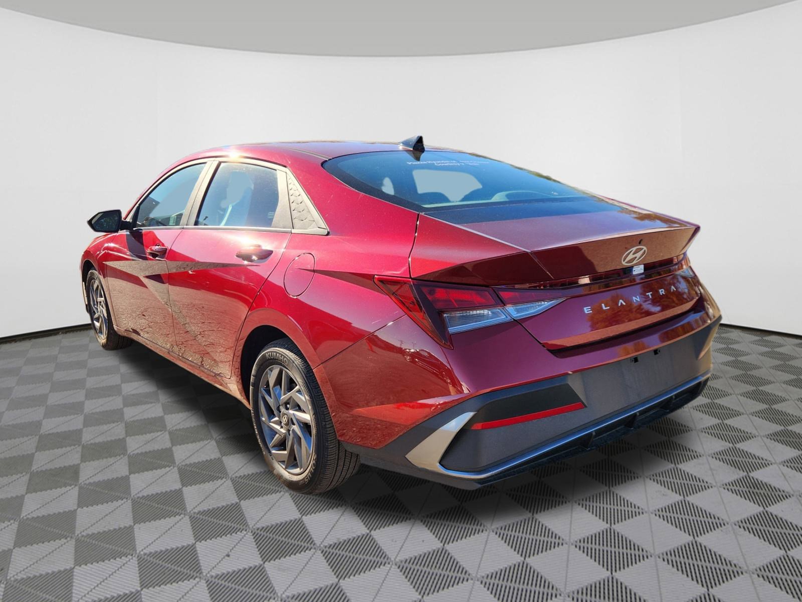 Certified 2024 Hyundai Elantra SEL image 3