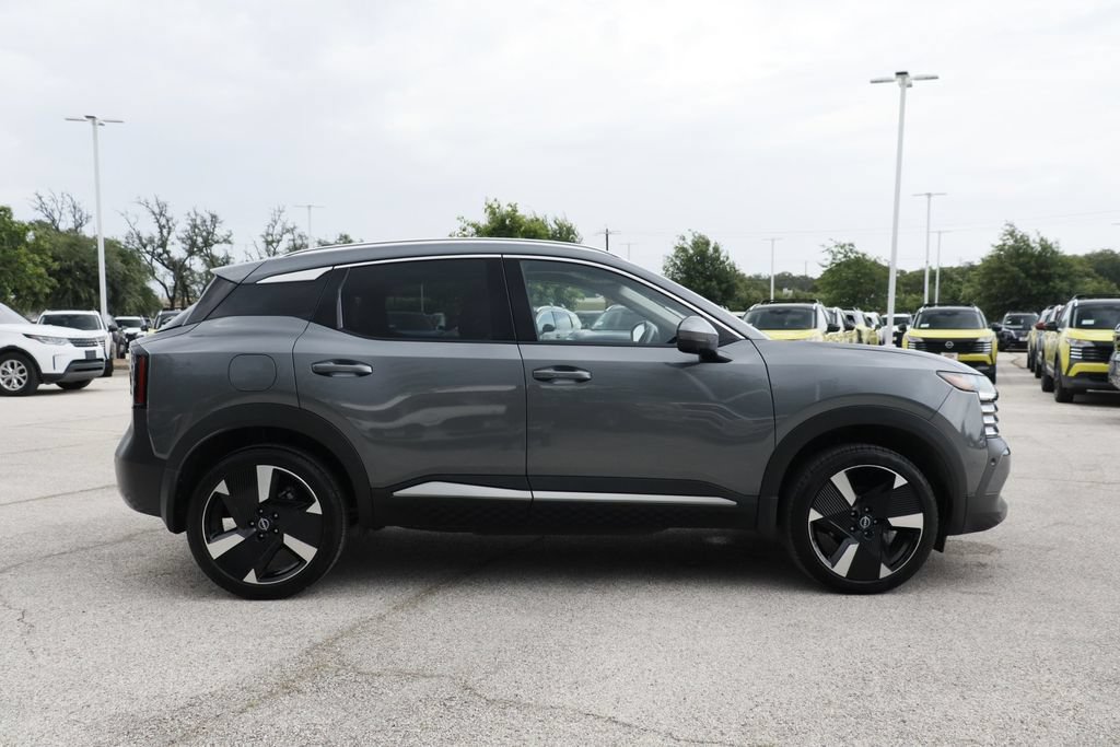 Used 2025 Nissan Kicks SR w/ SR Premium Package AWD/4WD image 4